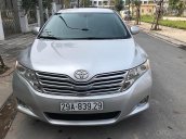 Cần bán gấp Toyota Venza năm sản xuất 2009, màu bạc, đi giữ gìn cẩn thận