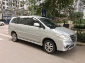 Cần bán chiếc xe Innova 2.0E màu bạc, sx cuối năm 2015