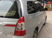 Cần bán chiếc xe Innova 2.0E màu bạc, sx cuối năm 2015