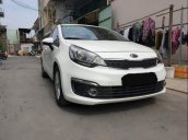 Gia đình bán Kia Rio sản xuất 2015 và đăng ký mua lăn bánh đầu 2016, số tự động, màu trắng