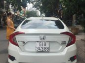 Bán xe Honda Civic đời 2017, màu trắng, xe nhà đi kỹ, bảo dưỡng thay nhớt định kỳ