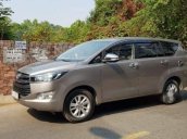 Cần bán gấp Toyota Innova đời 2017, xe gia đình