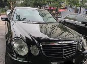 Cần bán xe Mercedes E200 năm sản xuất 2007, màu đen, giá tốt