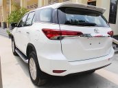 Cần bán Toyota Fortuner 2.7V 4x2 AT năm 2019, màu trắng, xe nhập