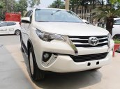 Cần bán Toyota Fortuner 2.7V 4x2 AT năm 2019, màu trắng, xe nhập