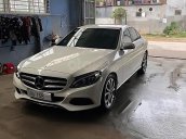 Cần bán Mercedes C200 sản xuất năm 2017, màu trắng