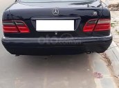 Cần bán gấp Mercedes E230 AT đời 1996, màu đen, xe nhập như mới 