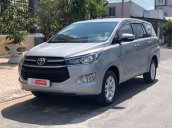 Cần bán Toyota Innova đời 2017, màu bạc số sàn, giá chỉ 675 triệu