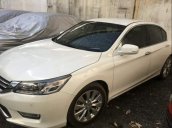 Cần bán gấp xe Honda Accord màu trắng Thái Lan, đời 2015