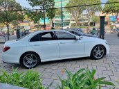 Bán xe Mercedes E300 trắng 2017 chính hãng hàng hiếm, trả trước 800 trệu nhận xe