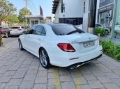 Bán xe Mercedes E300 trắng 2017 chính hãng hàng hiếm, trả trước 800 trệu nhận xe