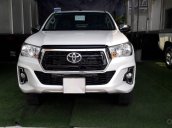 Bán Toyota Hilux 2.4E 2019, màu trắng, xe nhập, giá chỉ 695 triệu