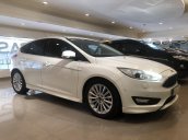 Bán xe Ford Focus 1.5L Ecoboost 2017, xe đi 9000 km, hỗ trợ trả góp ngân hàng