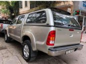 Cần bán Toyota Hilux năm 2012, màu vàng còn mới