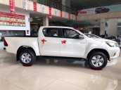 Bán xe Toyota Hilux đời 2019, màu trắng, xe nhập