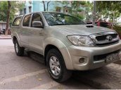 Cần bán Toyota Hilux năm 2012, màu vàng còn mới