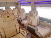 Xe Ford Transit Limousine sản xuất năm 2018, màu trắng còn mới