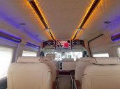 Xe Ford Transit Limousine sản xuất năm 2018, màu trắng còn mới