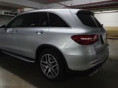 Cần bán lại xe Mercedes GLC300 đời 2017, màu bạc còn mới