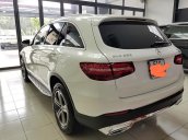 Cần bán gấp Mercedes GLC 250 năm sản xuất 2017, màu trắng 