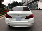 Chính chủ bán xe BMW 5 Series 520i đời 2015, màu trắng/kem, nhập khẩu, có cửa hít