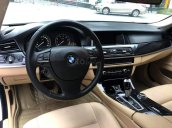 Chính chủ bán xe BMW 5 Series 520i đời 2015, màu trắng/kem, nhập khẩu, có cửa hít