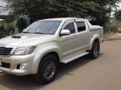 Bán xe Toyota Hilux sản xuất 2011, màu bạc, nhập khẩu nguyên chiếc, giá chỉ 445 triệu