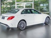 Cần bán Mercedes C300 AMG đăng ký 08.2018, màu trắng. Bảo hành dài đến 2021