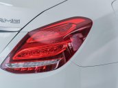 Cần bán Mercedes C300 AMG đăng ký 08.2018, màu trắng. Bảo hành dài đến 2021