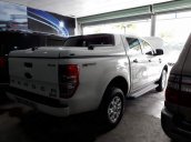 Cần bán Ford Ranger XLS 2.2 AT sản xuất 2016, màu trắng, xe còn mới, cá nhận đang sử dụng