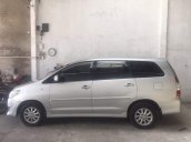 Cần bán lại xe Toyota Innova E đời 2013, màu bạc