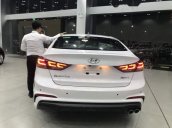 Cần bán Hyundai Elantra đời 2019, màu trắng, giá tốt