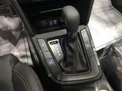 Cần bán Hyundai Elantra đời 2019, màu trắng, giá tốt