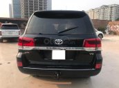 Bán Toyota LandCruiser VX đen, nội thất kem, xe sản xuất 2016, đăng ký 2016, đi 3 vạn