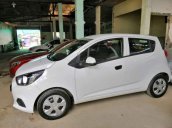 Bán lại xe Chevrolet Spark sản xuất 2018, màu trắng số sàn