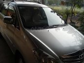 Cần bán Toyota Innova năm sản xuất 2010, màu bạc còn mới