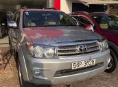 Cần bán xe Toyota Fortuner 2.5G năm 2010, màu bạc 