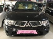 Bán Mitsubishi Triton sản xuất năm 2011, màu đen, xe gia đình, giá tốt