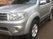 Bán lại xe Toyota Fortuner sản xuất năm 2010, màu bạc còn mới