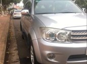 Bán lại xe Toyota Fortuner sản xuất năm 2010, màu bạc còn mới