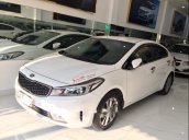Cần bán xe Kia Cerato năm 2017, màu trắng, máy móc êm ru