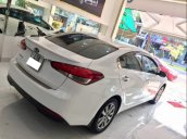 Cần bán xe Kia Cerato năm 2017, màu trắng, máy móc êm ru