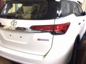 Bán Toyota Fortuner đời 2019, màu trắng, xe nhập
