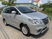 Cần bán xe Toyota Innova E 2013, màu bạc