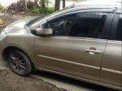 Cần bán gấp Toyota Vios sản xuất 2012, màu vàng