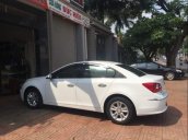 Bán xe Chevrolet Cruze LT 2016, màu trắng 