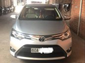 Cần bán Toyota Vios 2017, màu bạc, xe gia đình