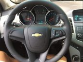 Bán xe Chevrolet Cruze LT 2016, màu trắng 