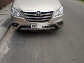 Cần bán xe Toyota Innova 2.0E sản xuất năm 2015, màu vàng