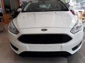 Bán gấp Ford Focus năm sản xuất 2018, màu trắng như mới